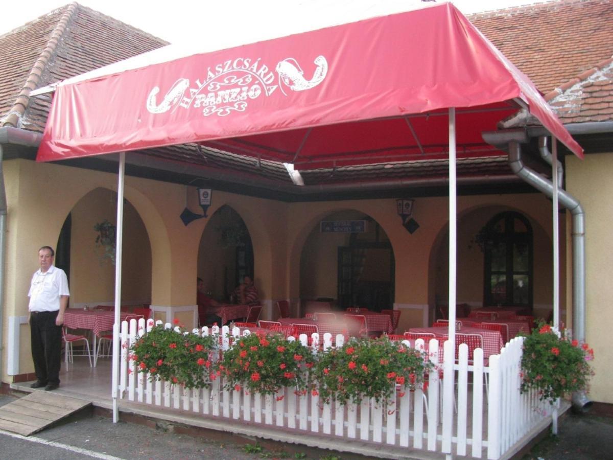 Halaszcsarda-Panzio Hotell Körmend Exteriör bild
